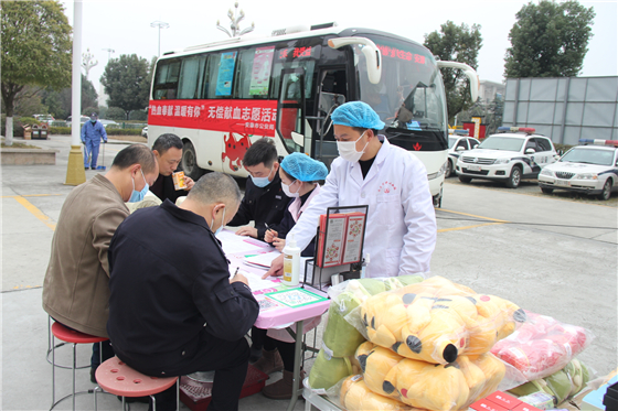 人民警察一心為民，捋袖捐血鐵血柔情——安康市公安局積極開展冬季獻血活動