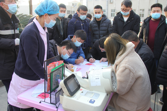 血液是生命的禮物——中國聯(lián)通安康市分公司、安康大數(shù)據運營有限公司聯(lián)合開展冬季應急獻血活動