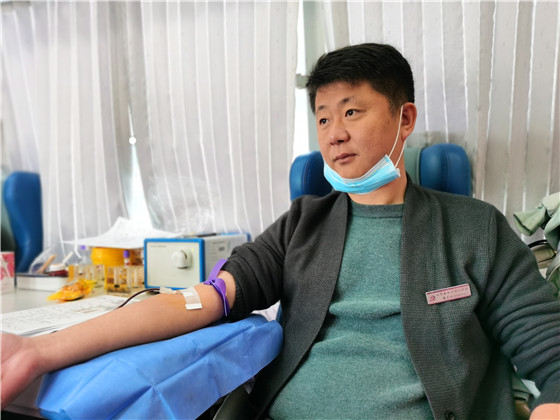獻(xiàn)血傳真情，為黨旗添光彩 ——三元村春季無償獻(xiàn)血活動(dòng)側(cè)記